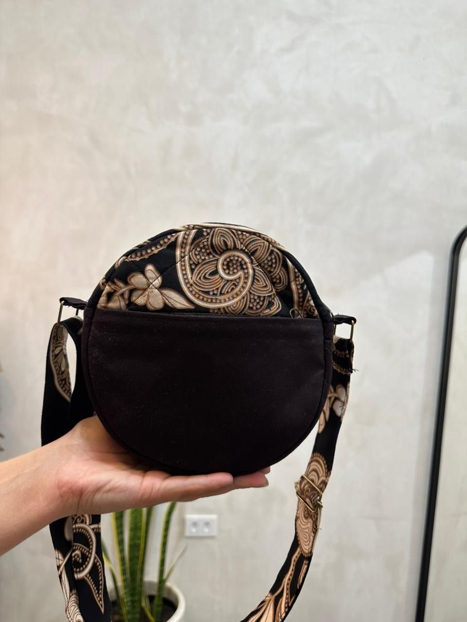 Bolsa Redondinha Marrom