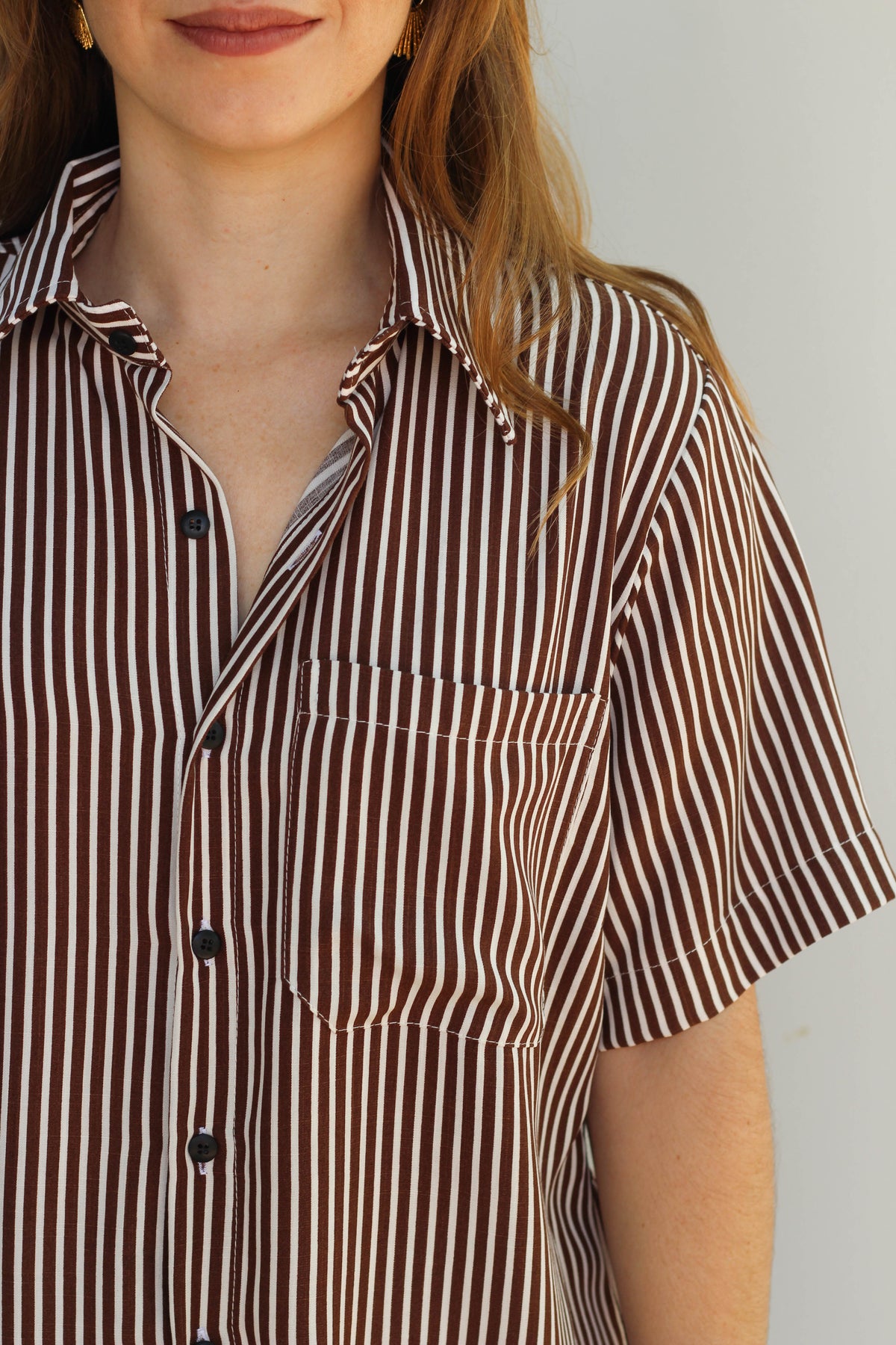 Camisa Listrada Fina Marrom